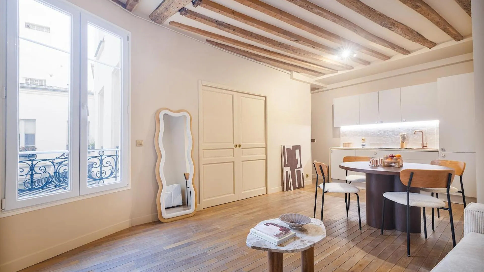 Apartment Lumineux Marais 2 *