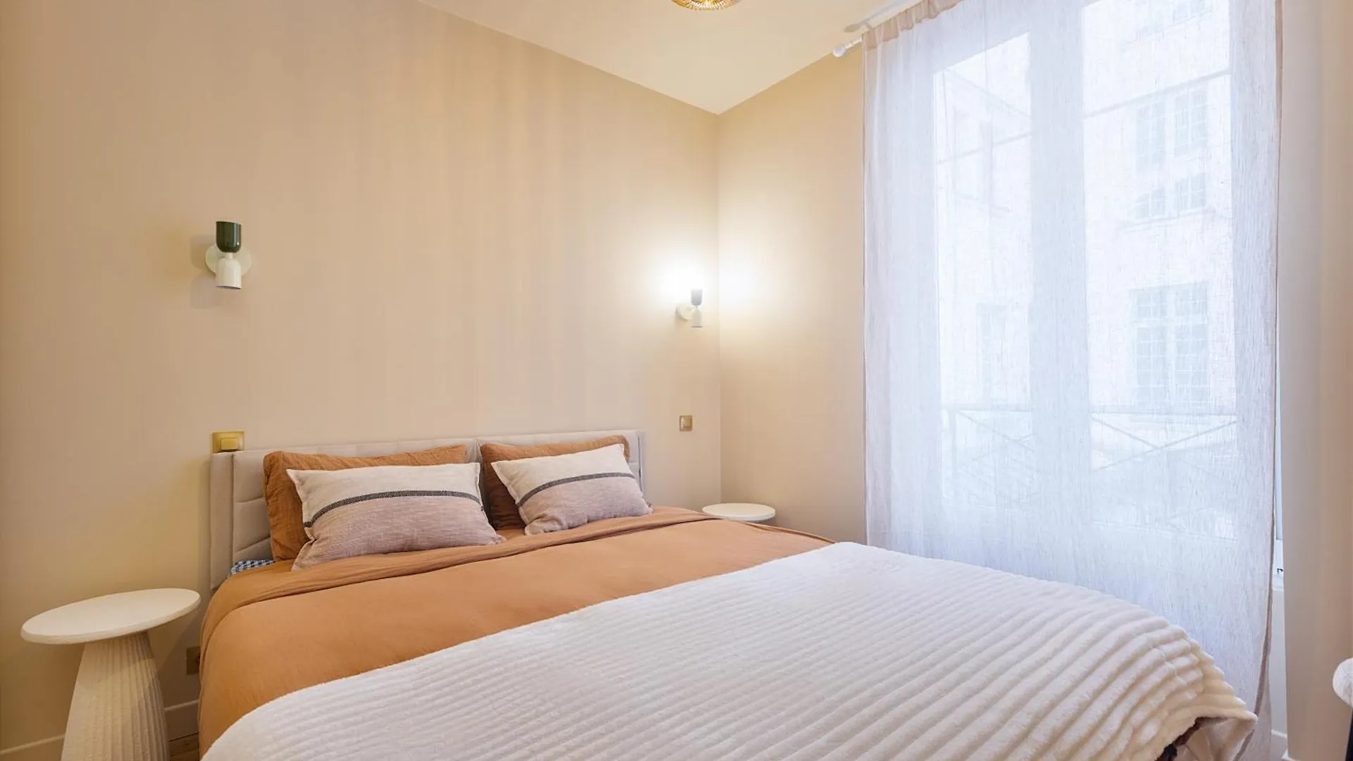 Apartment Lumineux Marais 2